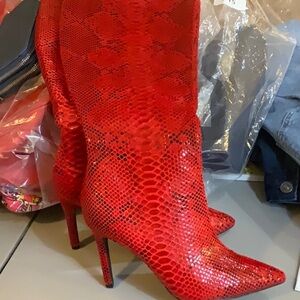 Inc Red Black faux Snake skin Boots NWOT make a Statement 🔥🔥